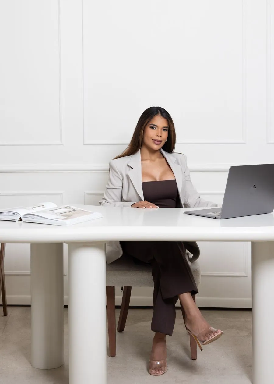 Keembely Díaz at her desk